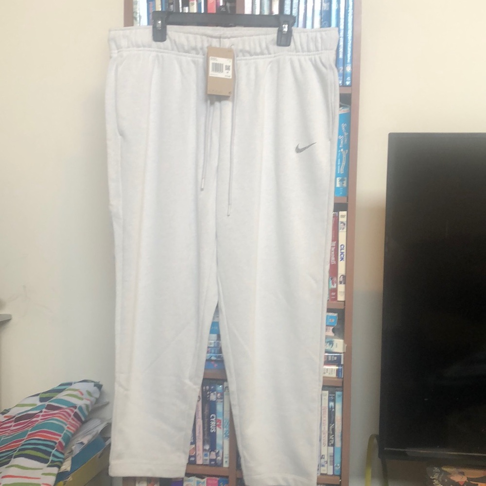 NWT  Women’s Nike Heather White Sweatpants Sz 1X